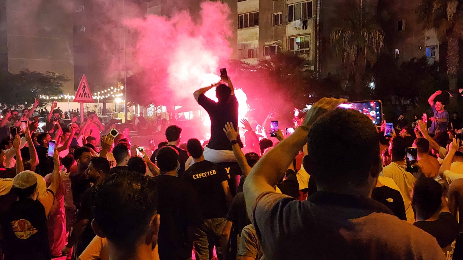 Cổ động viên Ai Cập bùng nổ khi đội nhà lọt vào vòng 1/8 tại World Cup 2026